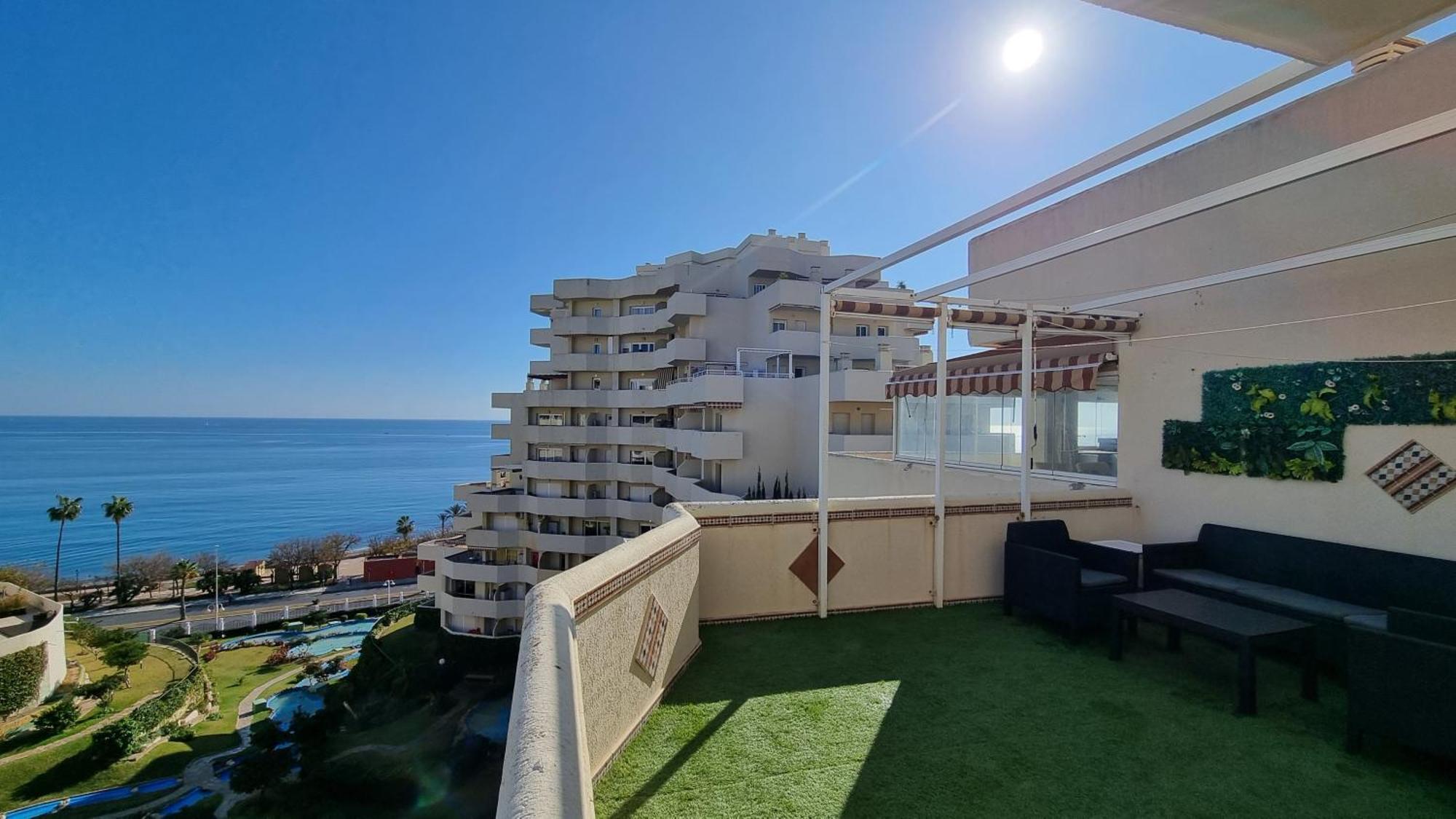 Benalbeach. Espectacular Terraza, Vistas Al Mar. Бенальмадена Экстерьер фото